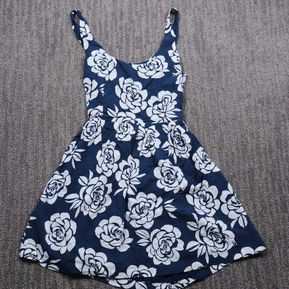 NWT Abercrombie & Fitch Womens Blue Floral Dress Medium Sleeveless Keyhole Back